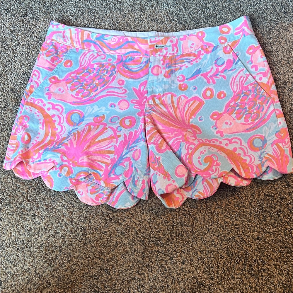 Lilly Pulitzer Scalloped Leg Buttercup  Short Size 2
New with tags